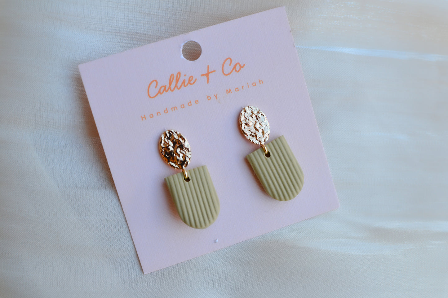 the nia | minimalist olive dangle