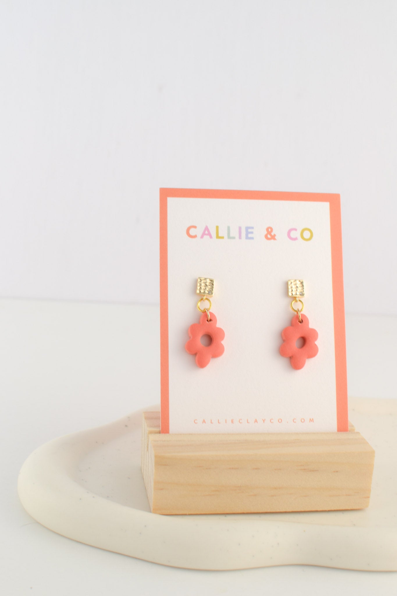 Daisy Dangles | Bright Coral