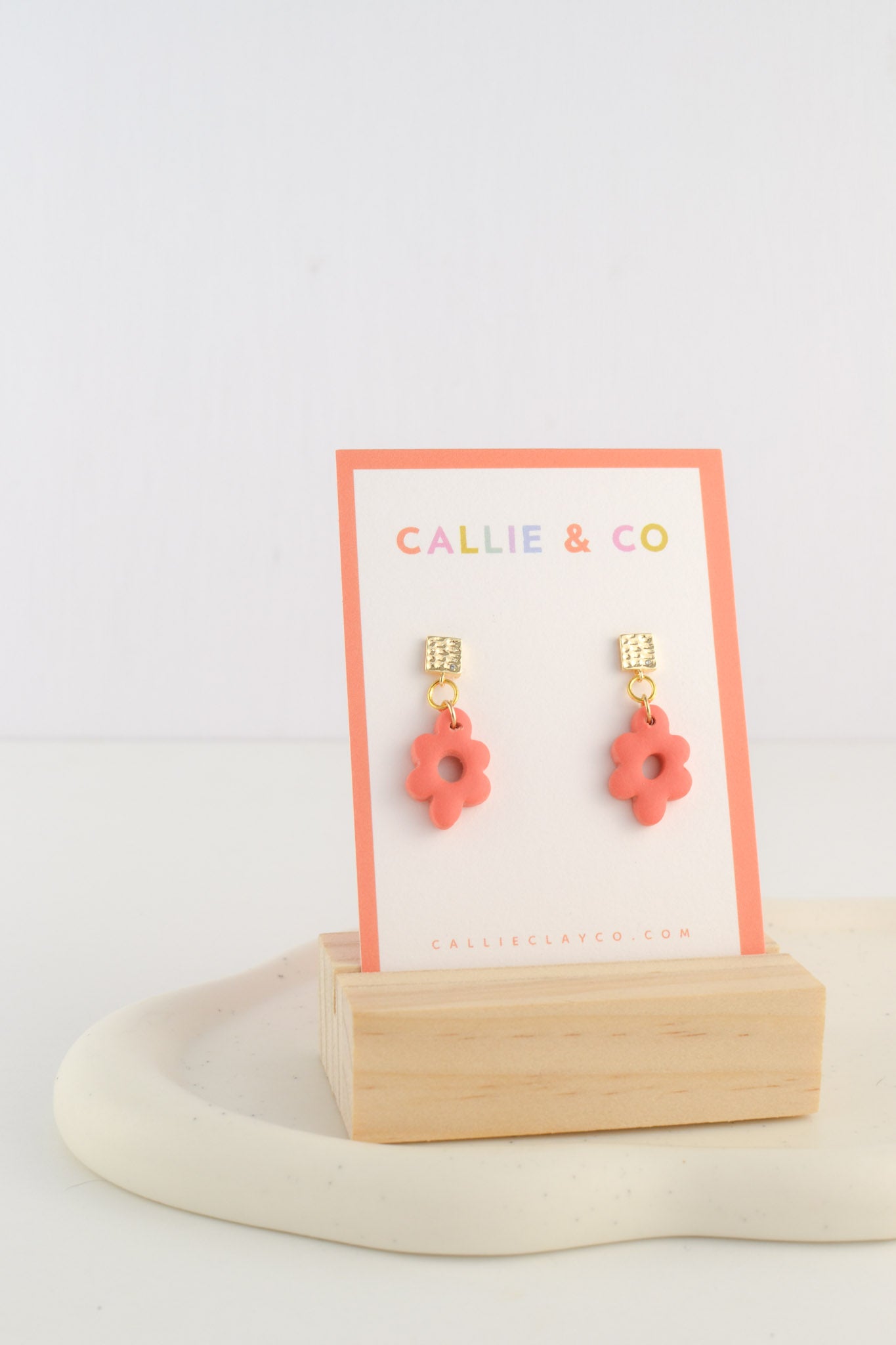 Daisy Dangles | Bright Coral