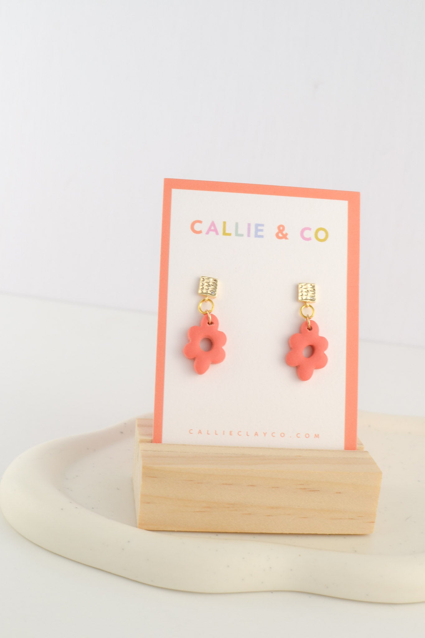 Daisy Dangles | Bright Coral